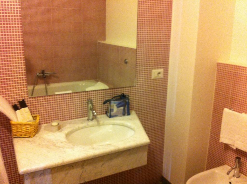 Bcomfort Hotel Cagliari Room photo